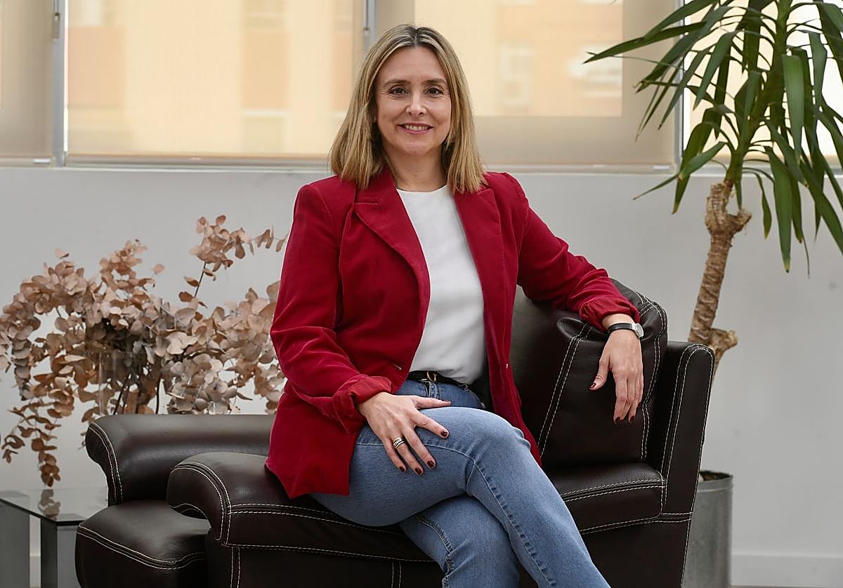 Conchita Ruiz, en su despacho de la última planta de la Consejería de Política Social.