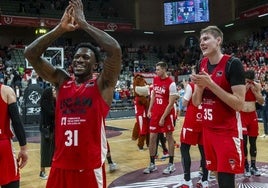 Dylan Ennis y Birgander celebran la victoria de este sábado.