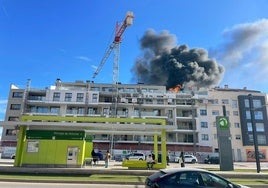 Fotografía del incendio a pie de calle.