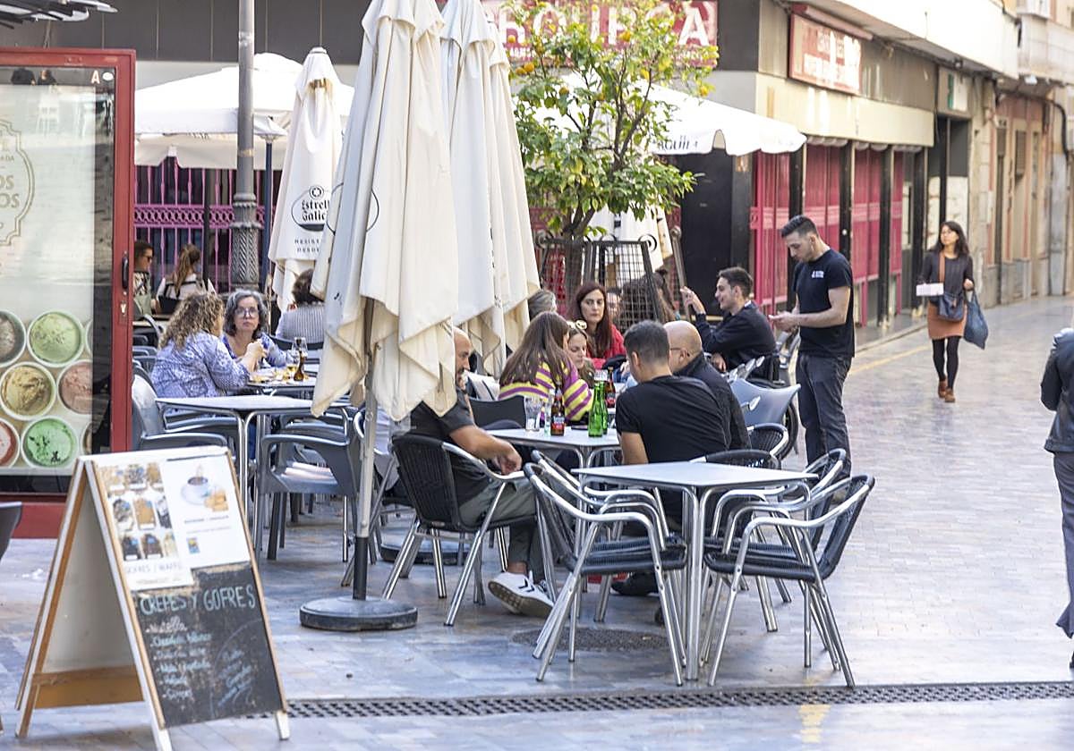 Una terraza en el centro de Cartagena.