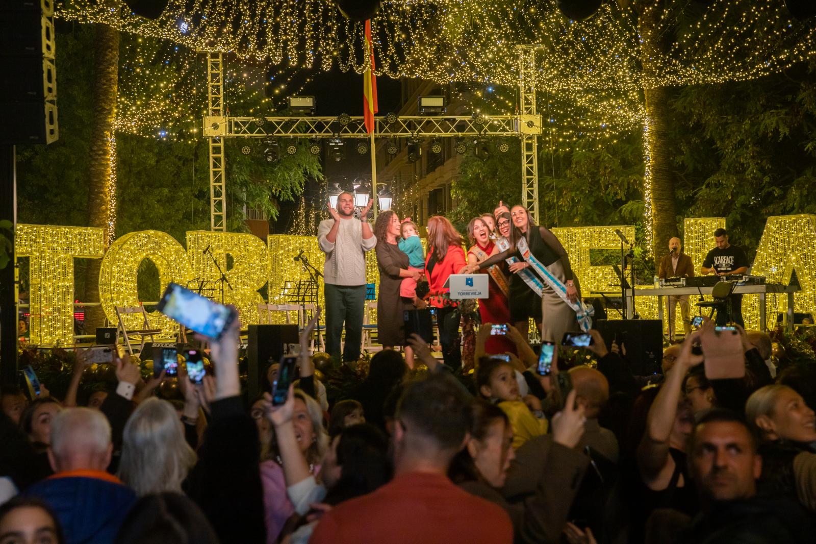 El encendido de las luces de Navidad de Torrevieja, en imágenes