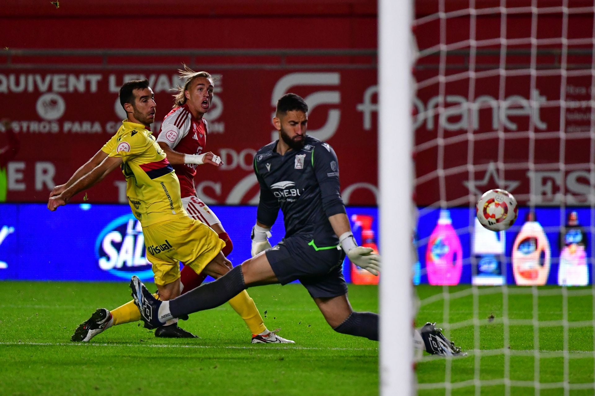 El empate del Real Murcia frente al Atlético Sanluqueño, en imágenes