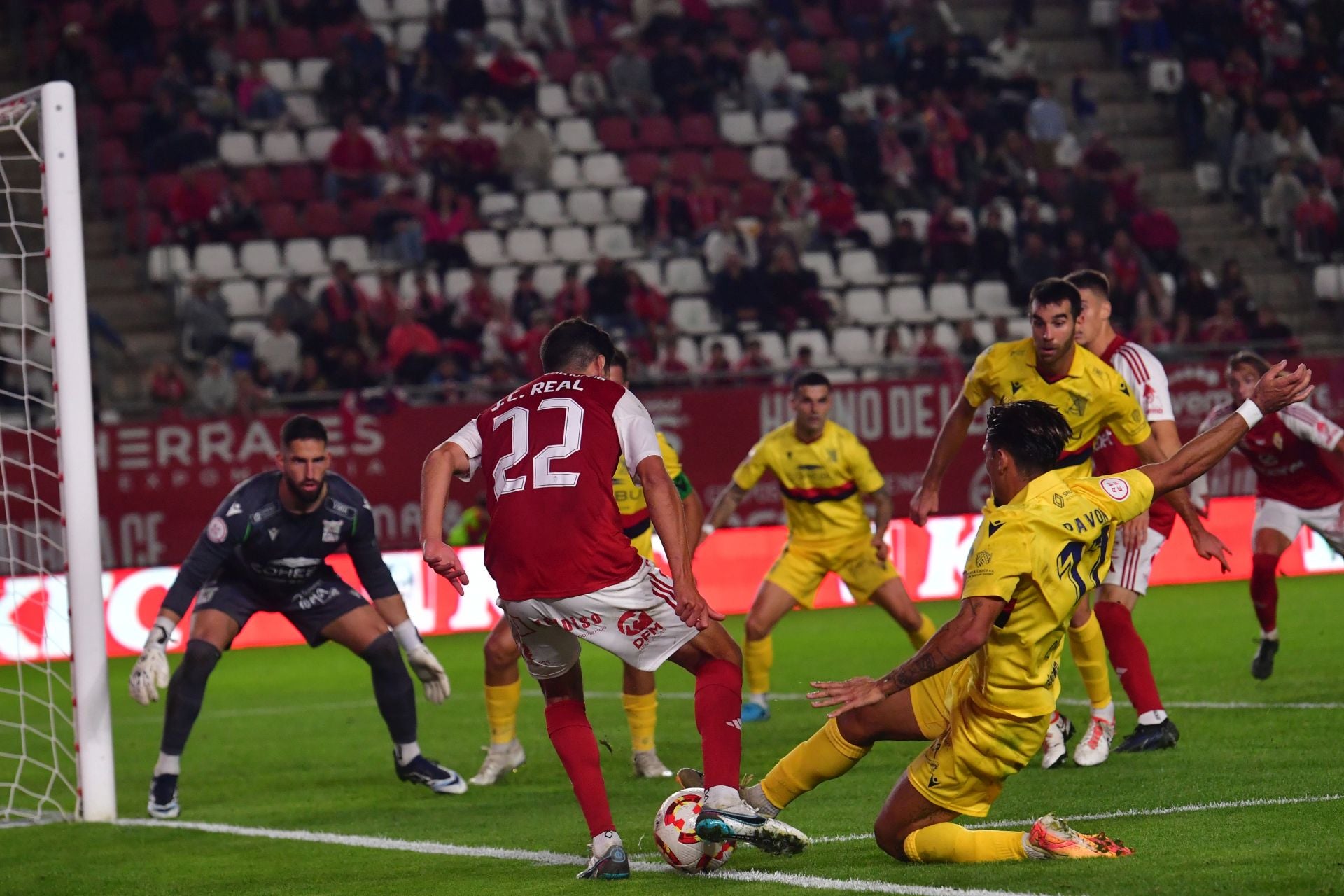 El empate del Real Murcia frente al Atlético Sanluqueño, en imágenes