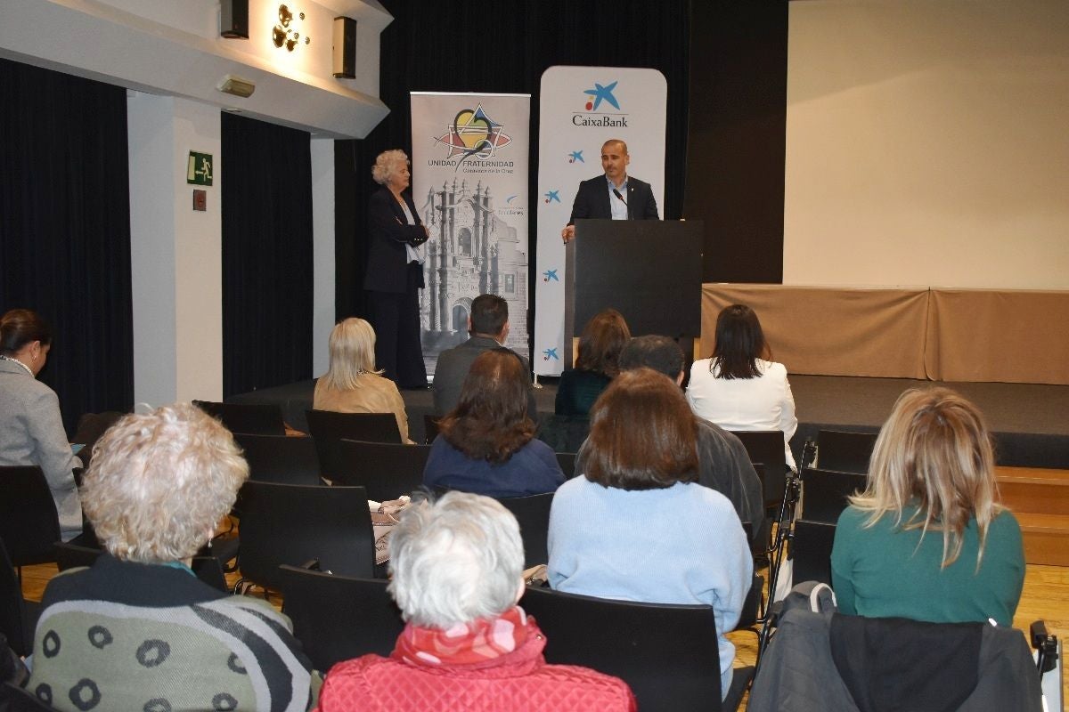 Unidad y Fraternidad entrega las microbecas y presenta concursos Día de la Fraternidad