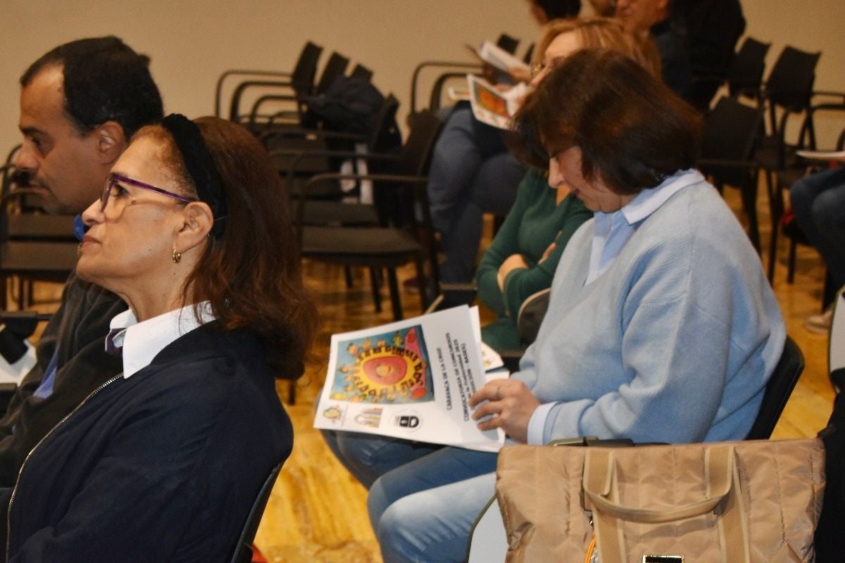 Unidad y Fraternidad entrega las microbecas y presenta concursos Día de la Fraternidad