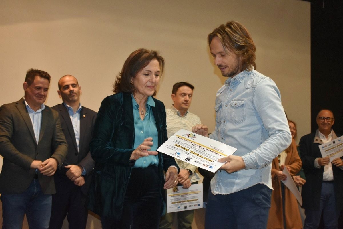 Unidad y Fraternidad entrega las microbecas y presenta concursos Día de la Fraternidad