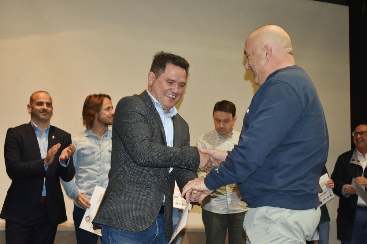 Unidad y Fraternidad entrega las microbecas y presenta concursos Día de la Fraternidad