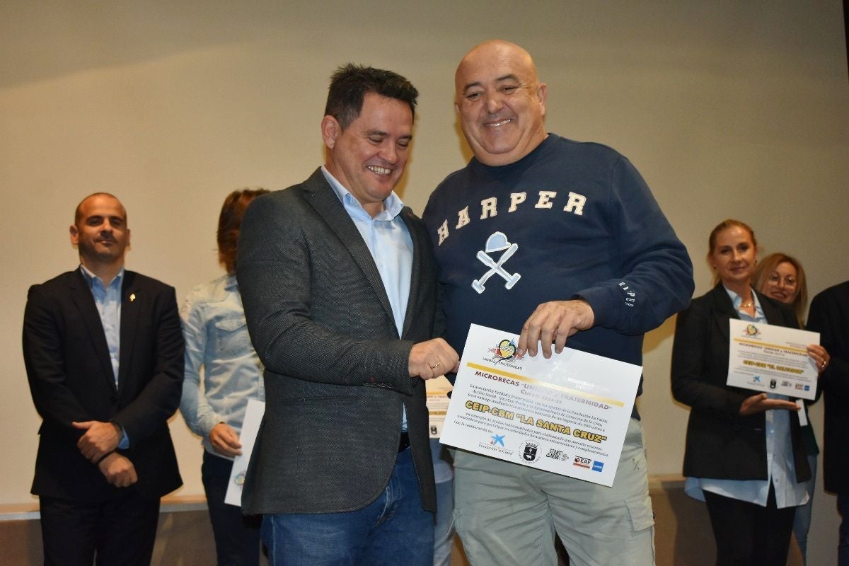 Unidad y Fraternidad entrega las microbecas y presenta concursos Día de la Fraternidad