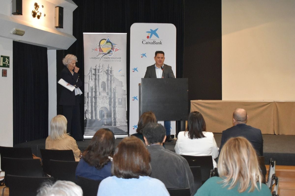 Unidad y Fraternidad entrega las microbecas y presenta concursos Día de la Fraternidad