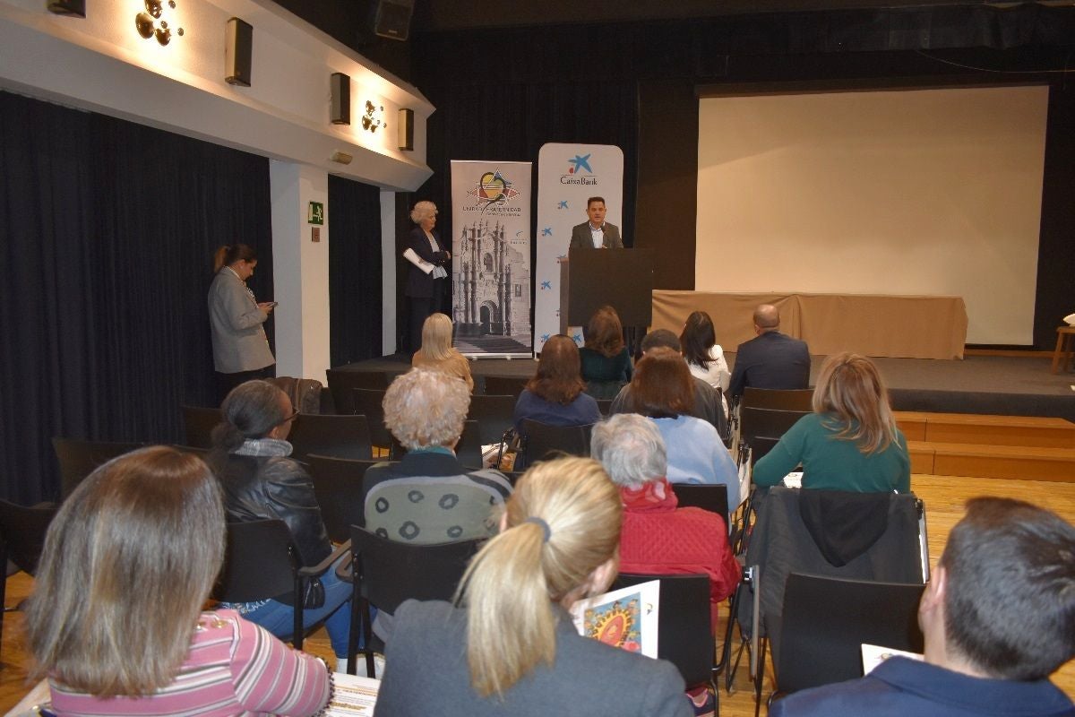 Unidad y Fraternidad entrega las microbecas y presenta concursos Día de la Fraternidad