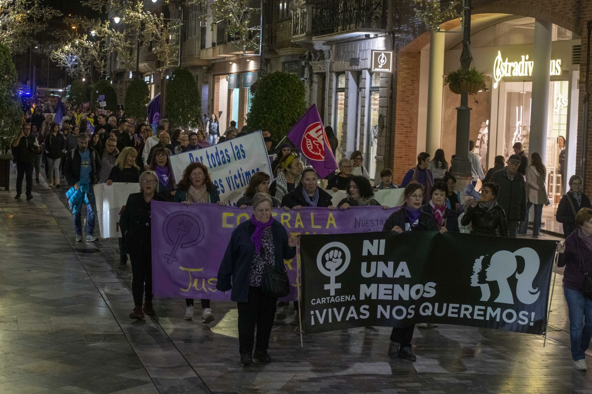 La manifestación contra la violencia machista en Cartagena, en imágenes