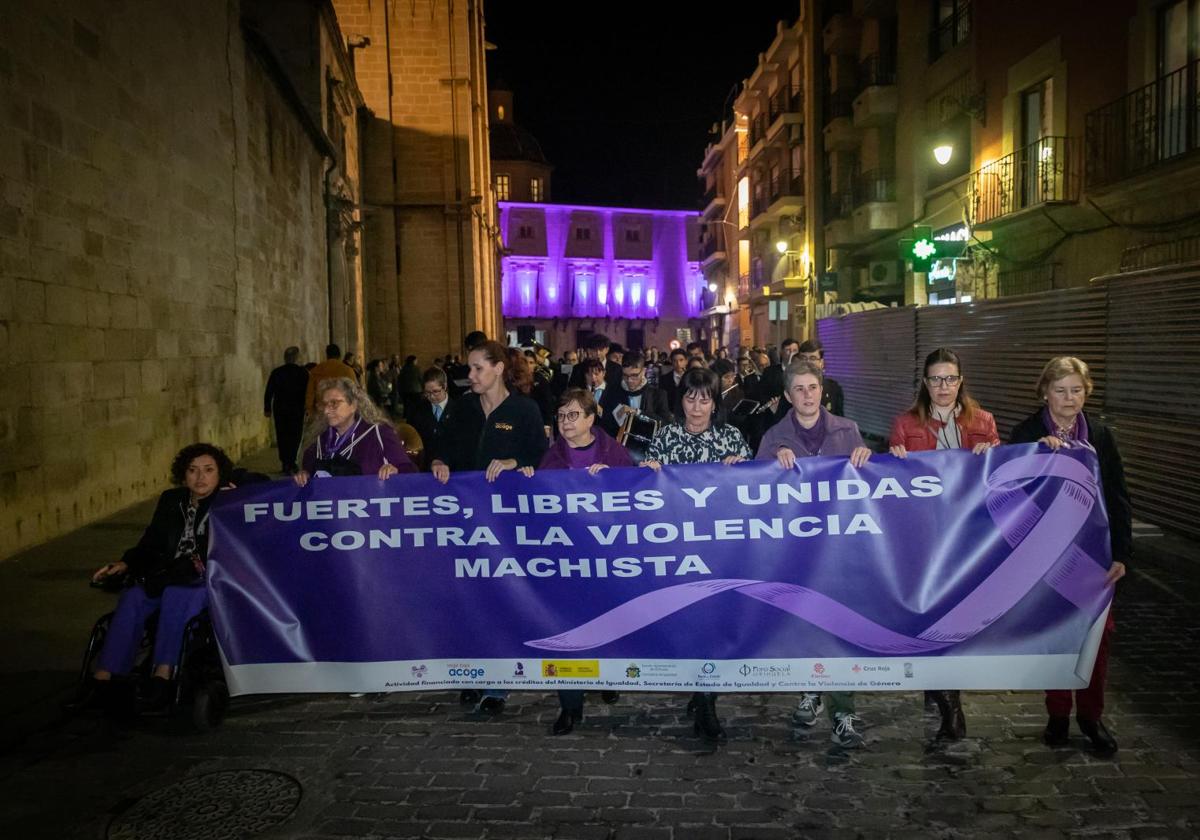 Las imágenes de la marcha del 25-N contra la violencia de género en Orihuela