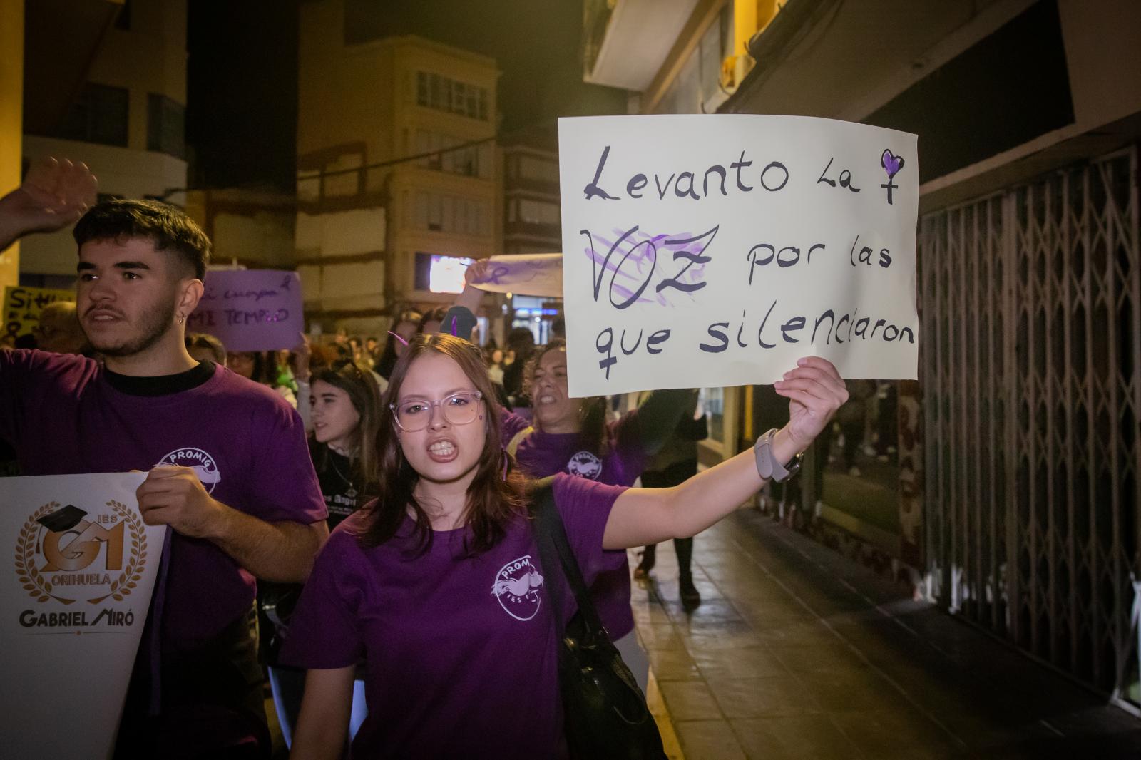 Las imágenes de la marcha del 25-N contra la violencia de género en Orihuela