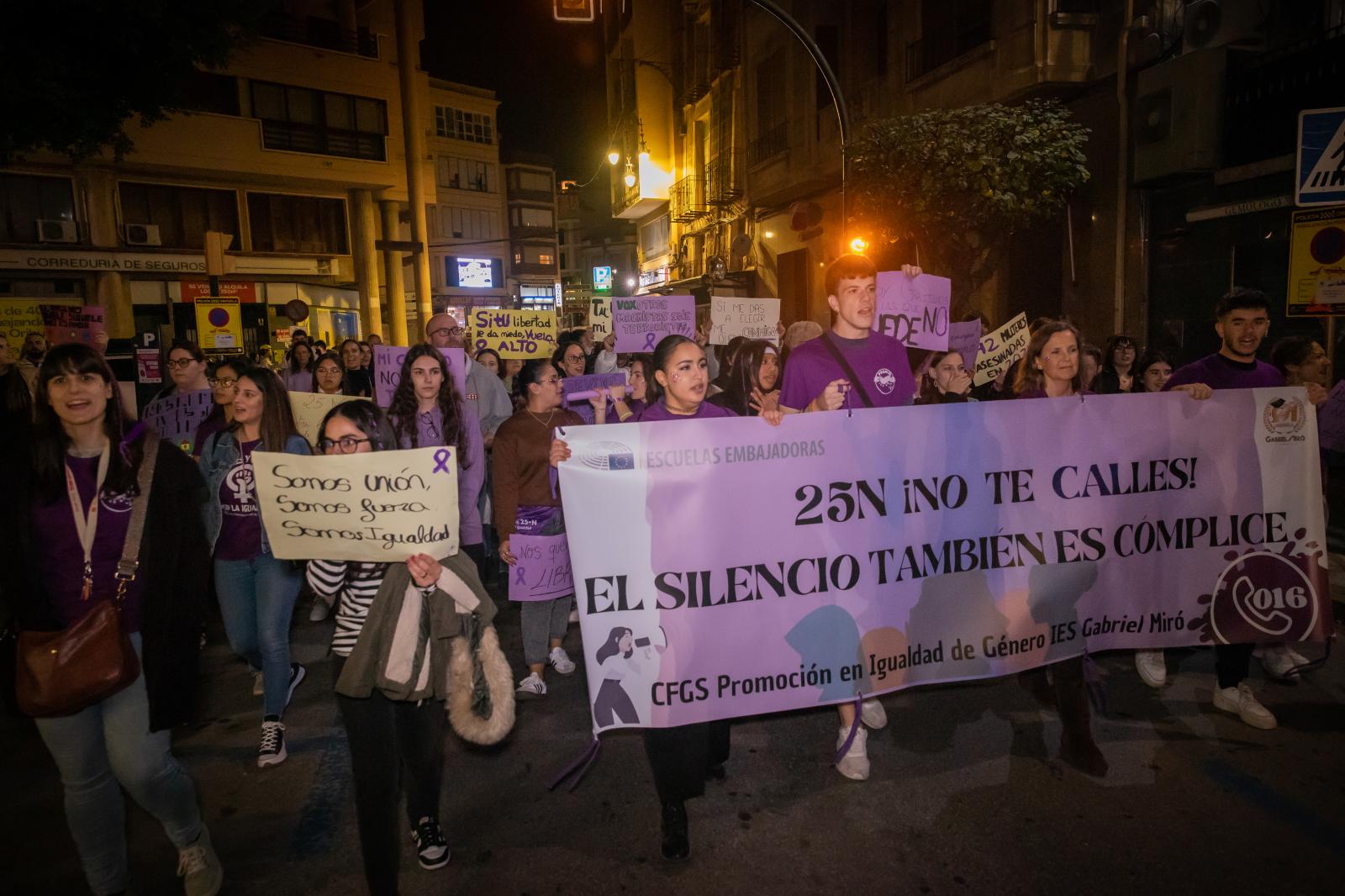 Las imágenes de la marcha del 25-N contra la violencia de género en Orihuela