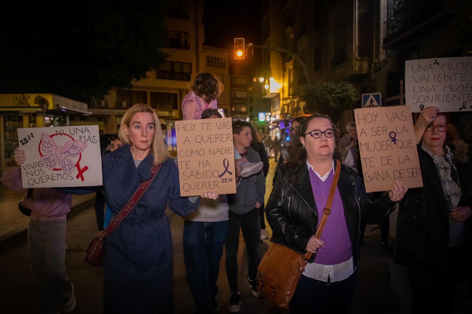 Las imágenes de la marcha del 25-N contra la violencia de género en Orihuela