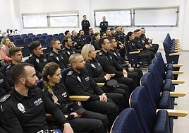 Los aspirantes a Policía Local en la presentación del curso.