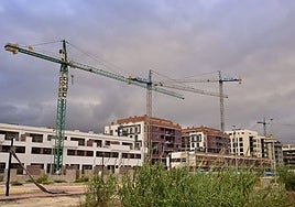 Edificios en construcción en la avenida Marina Española, en Murcia.