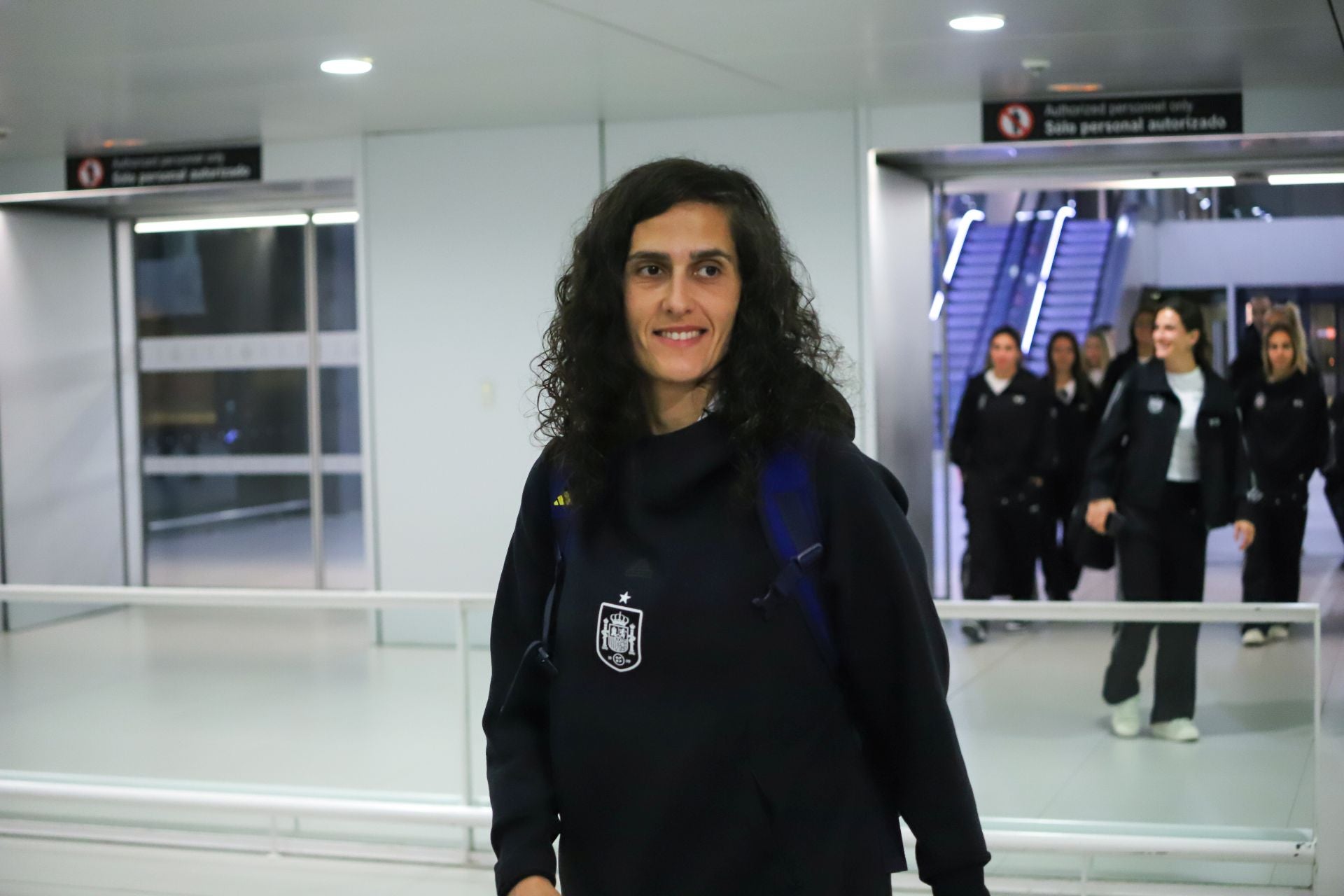 Llegada de la selección español al aeropuerto regional y La Manga Club, en imágenes