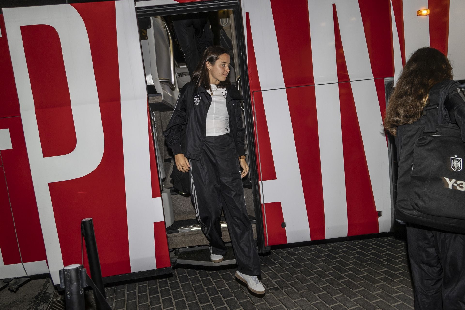 Llegada de la selección español al aeropuerto regional y La Manga Club, en imágenes