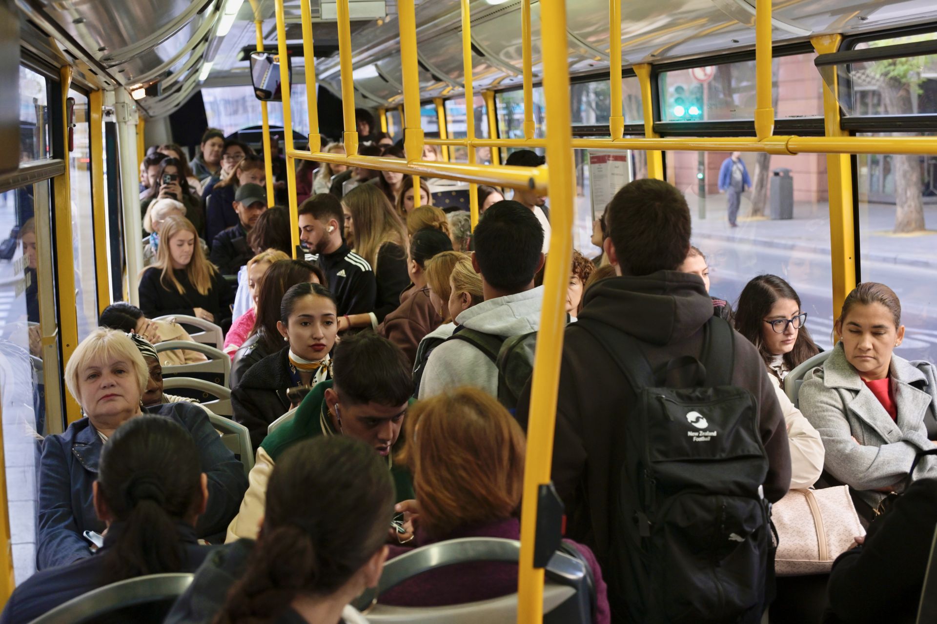 Servicios mínimos en Murcia durante la huelga de transportes de este viernes, en imágenes