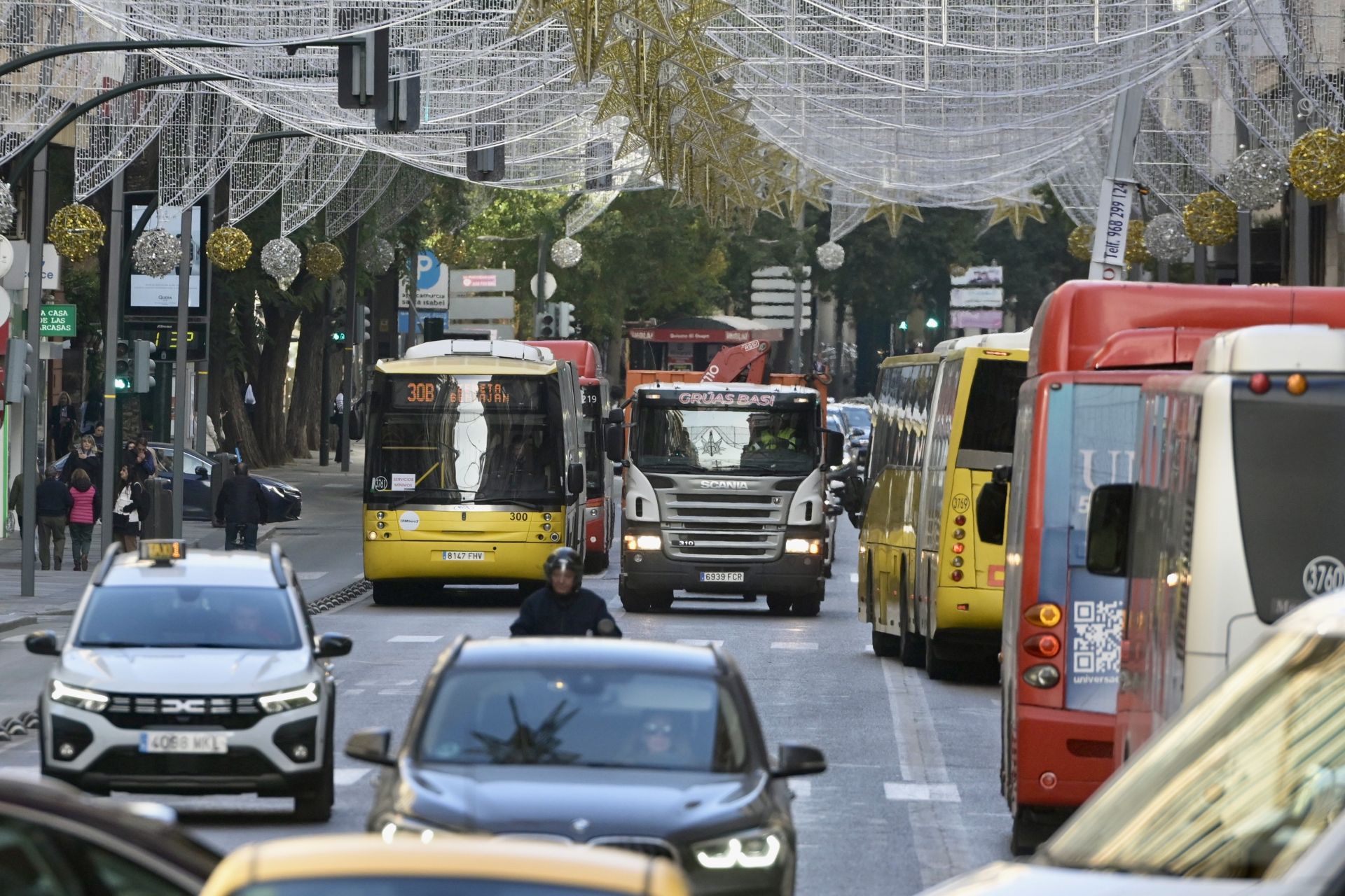 Servicios mínimos en Murcia durante la huelga de transportes de este viernes, en imágenes