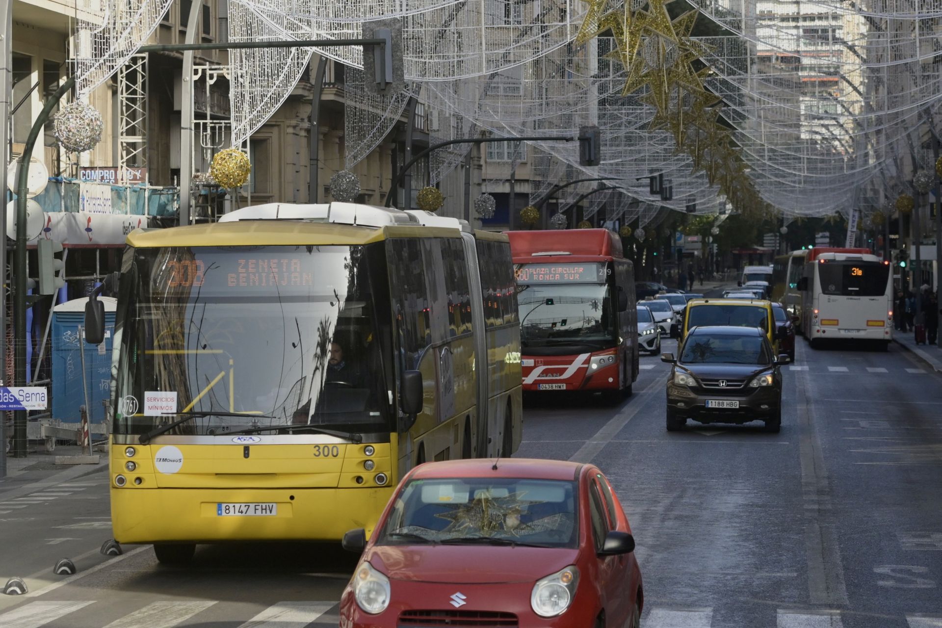 Servicios mínimos en Murcia durante la huelga de transportes de este viernes, en imágenes