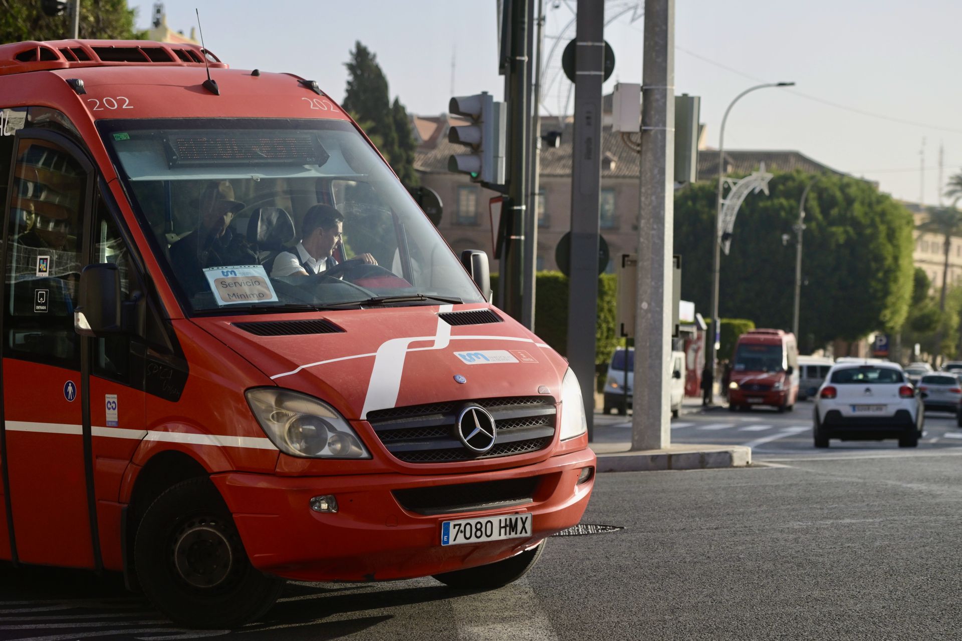 Servicios mínimos en Murcia durante la huelga de transportes de este viernes, en imágenes