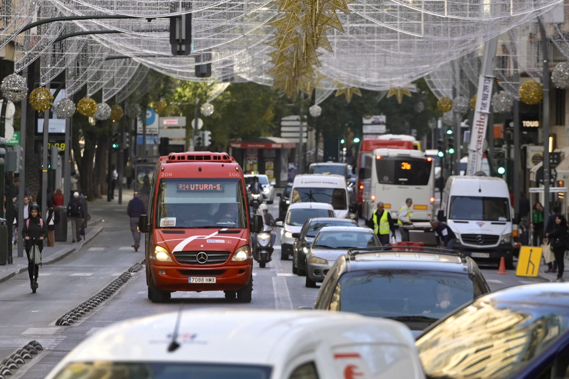 Servicios mínimos en Murcia durante la huelga de transportes de este viernes, en imágenes