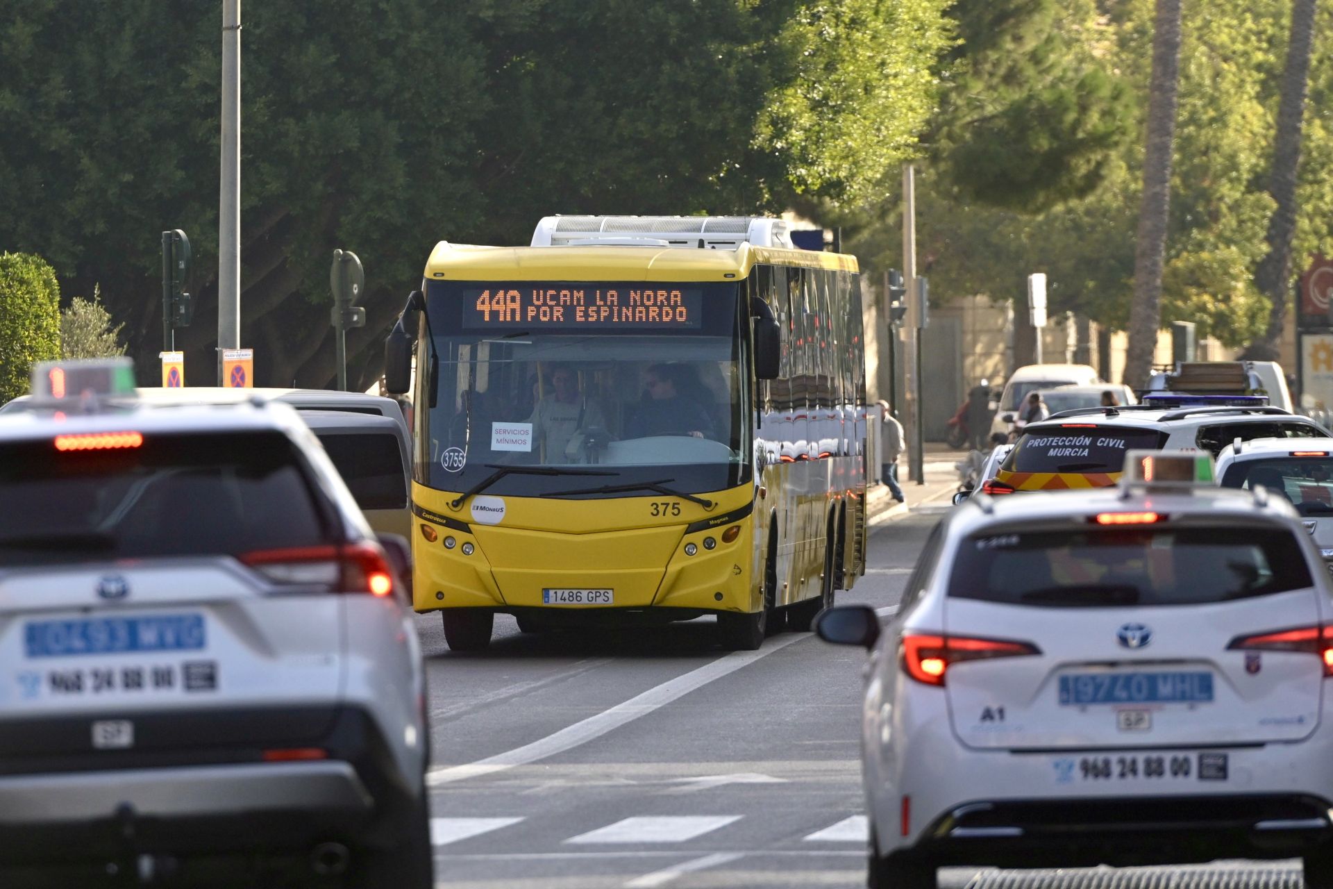 Servicios mínimos en Murcia durante la huelga de transportes de este viernes, en imágenes