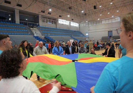 Varias personas participan en las jornadas.