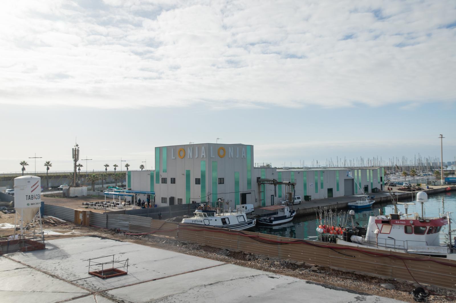 Las imágenes de las obras del nuevo centro de ocio del puerto de Torrevieja