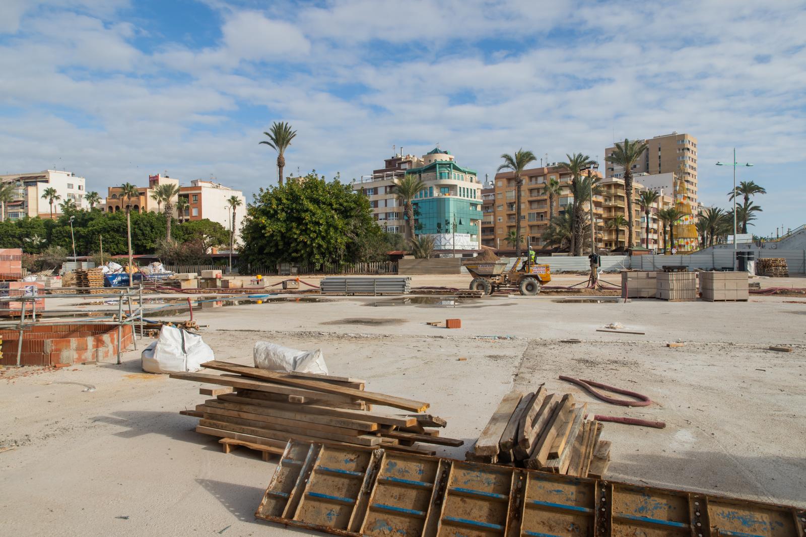 Las imágenes de las obras del nuevo centro de ocio del puerto de Torrevieja