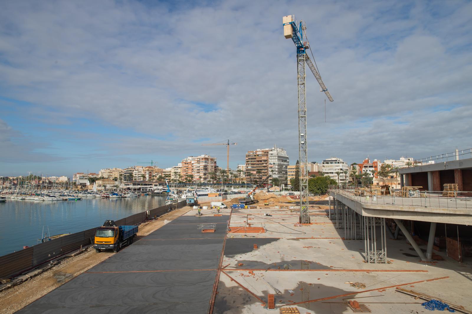 Las imágenes de las obras del nuevo centro de ocio del puerto de Torrevieja