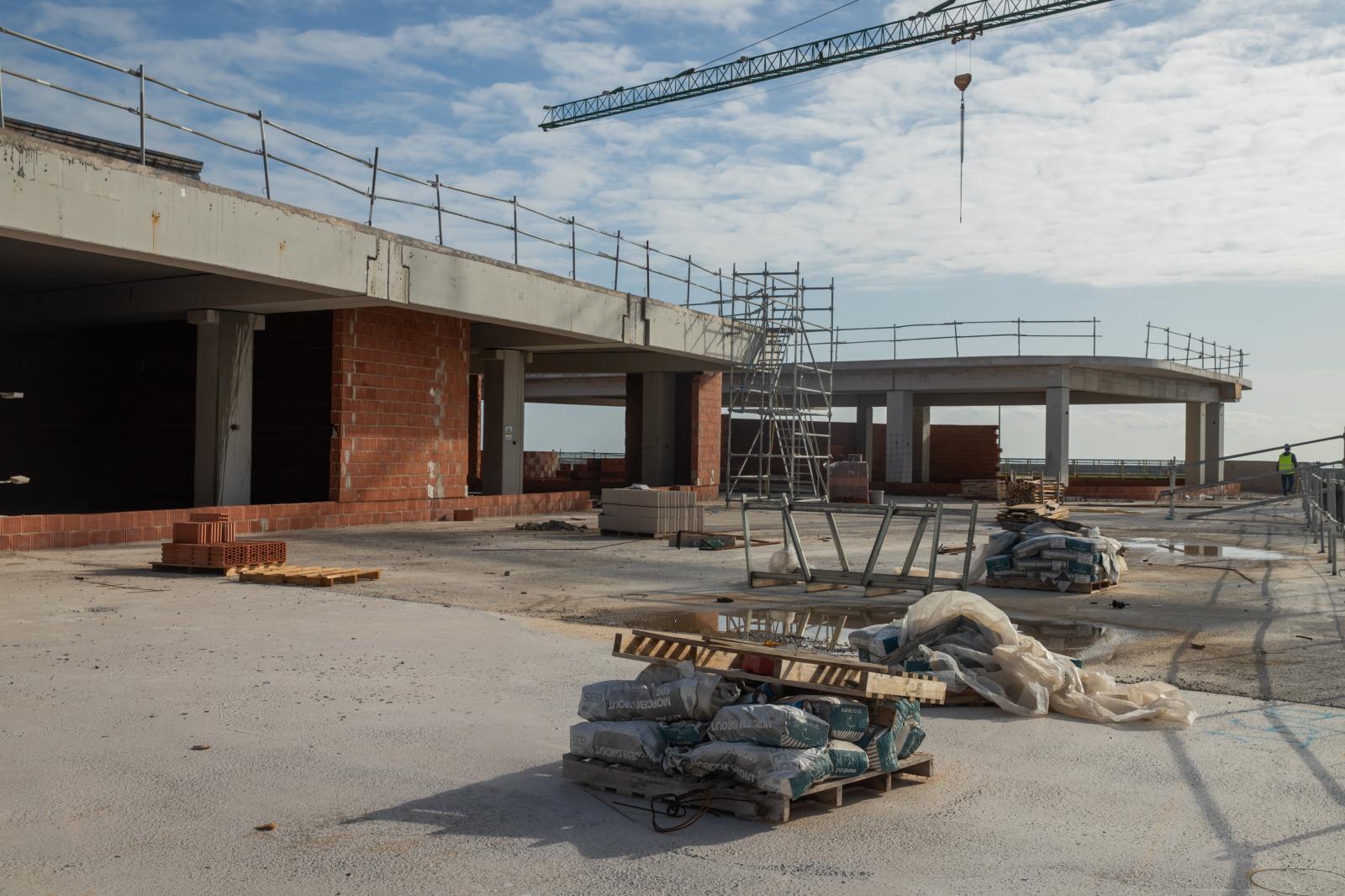 Las imágenes de las obras del nuevo centro de ocio del puerto de Torrevieja