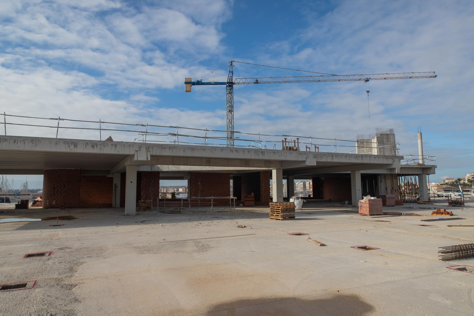 Las imágenes de las obras del nuevo centro de ocio del puerto de Torrevieja