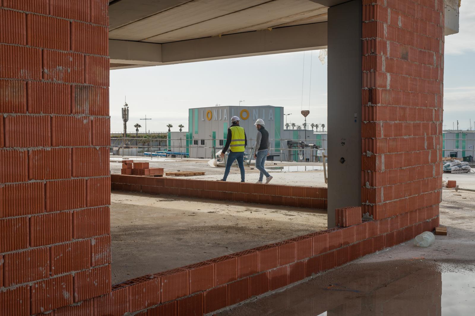 Las imágenes de las obras del nuevo centro de ocio del puerto de Torrevieja