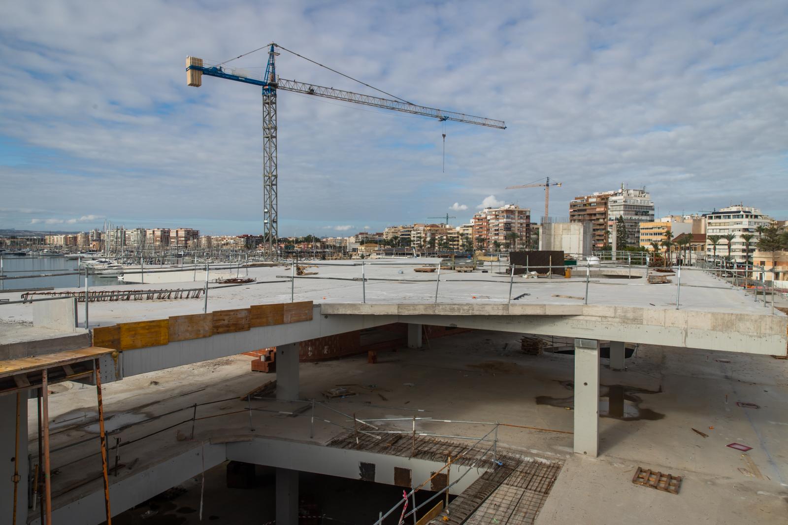 Las imágenes de las obras del nuevo centro de ocio del puerto de Torrevieja