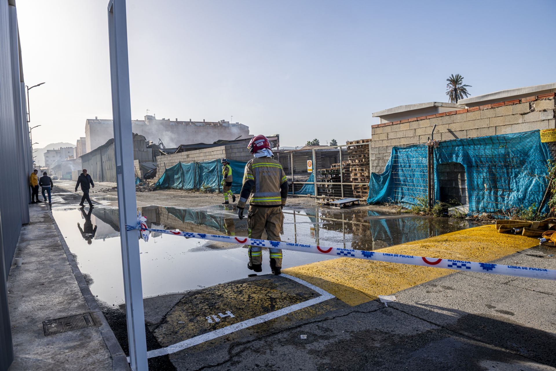 Arde un almacén de palés en Puente Tocinos