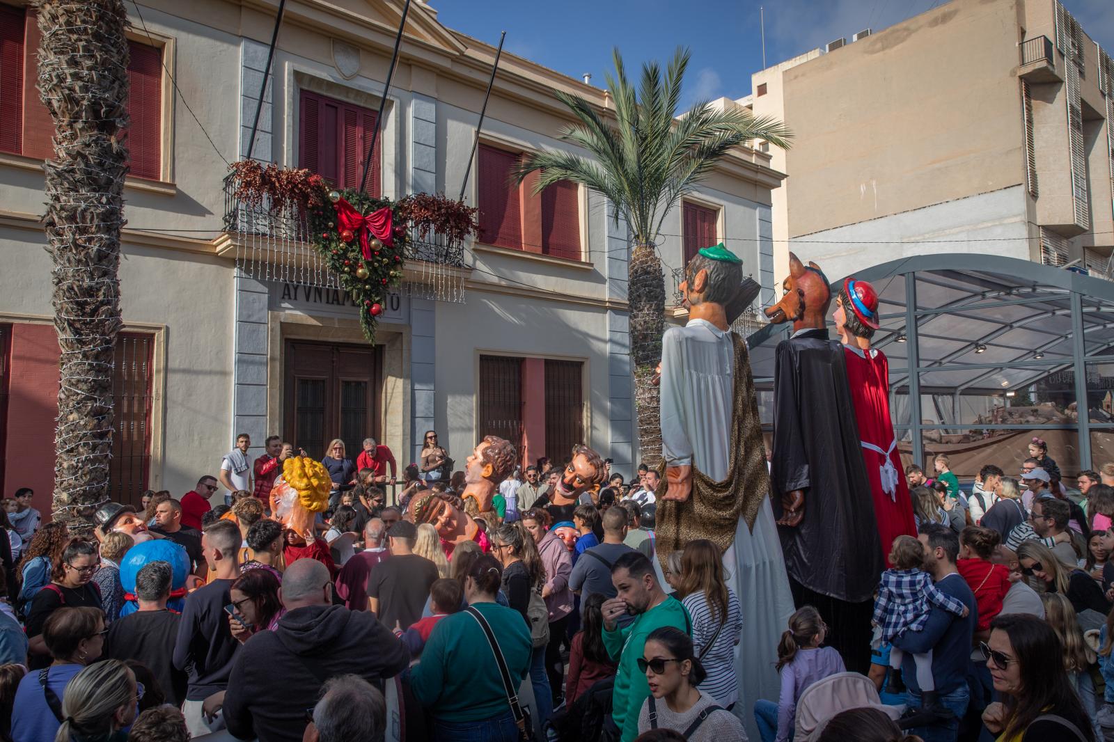 Las imágenes de la primera salida a la calle de la charamita en Torrevieja