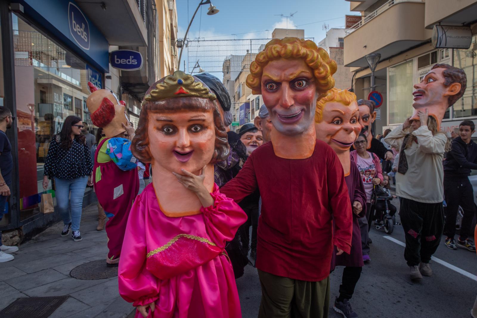 Las imágenes de la primera salida a la calle de la charamita en Torrevieja