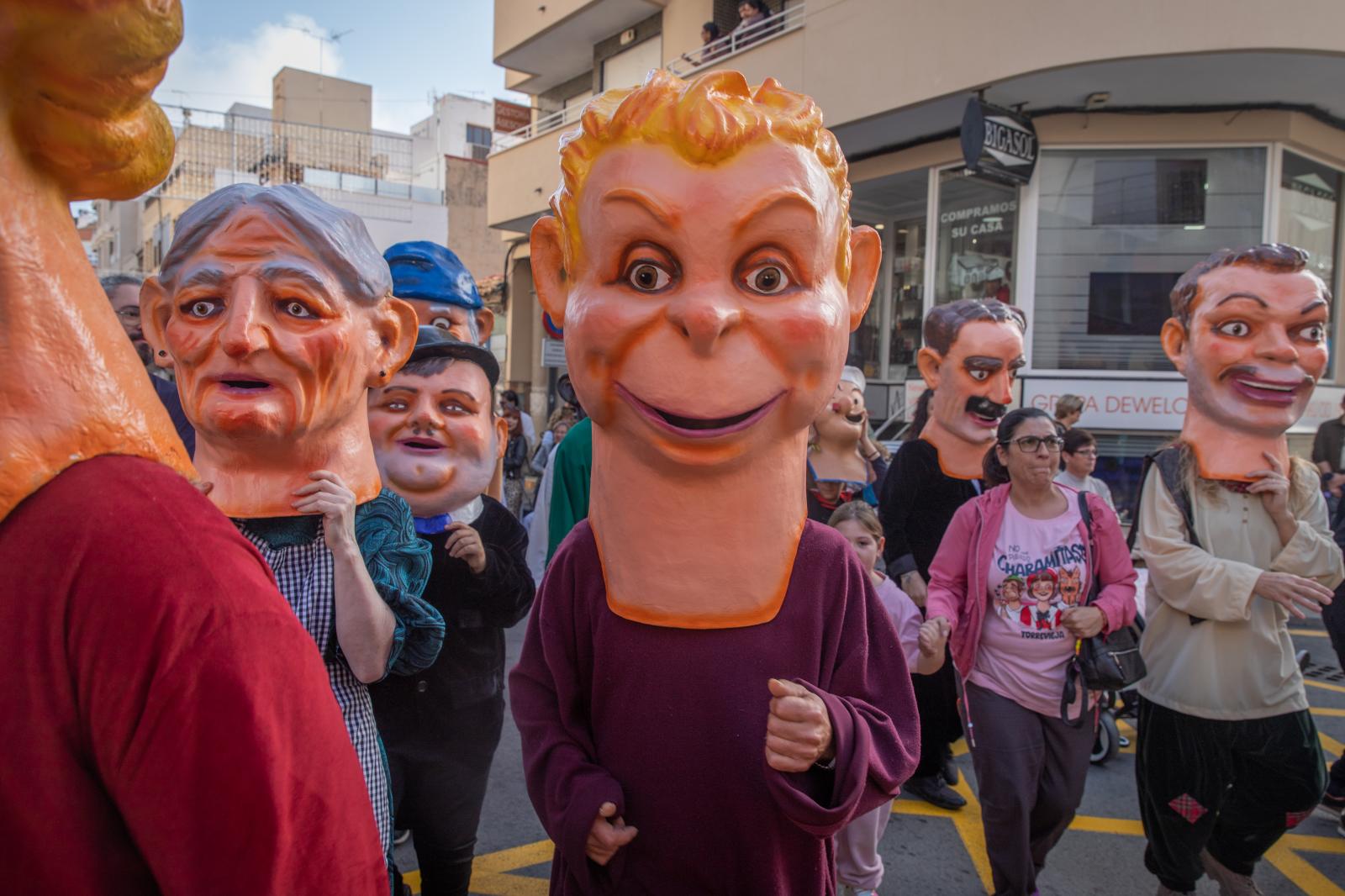 Las imágenes de la primera salida a la calle de la charamita en Torrevieja