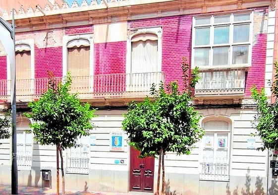 Antiguo edificio de Correos, hasta ahora propiedad de la familia Marín.