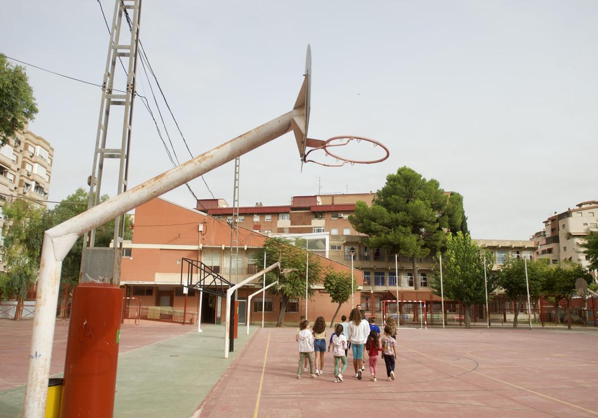 La concentración de metales pesados en patios escolares de Murcia «no pone en riesgo la salud» | La Verdad