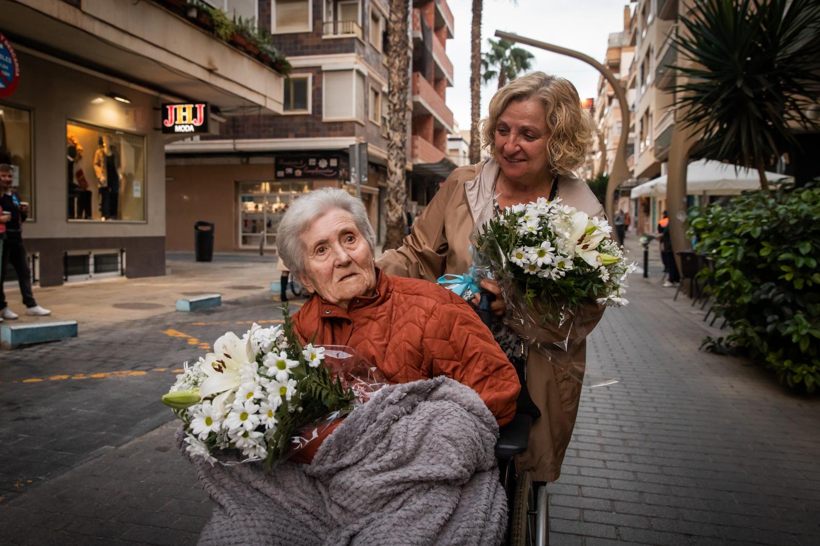 Las imágenes de la ofrenda floral a la Purísima en Torrevieja