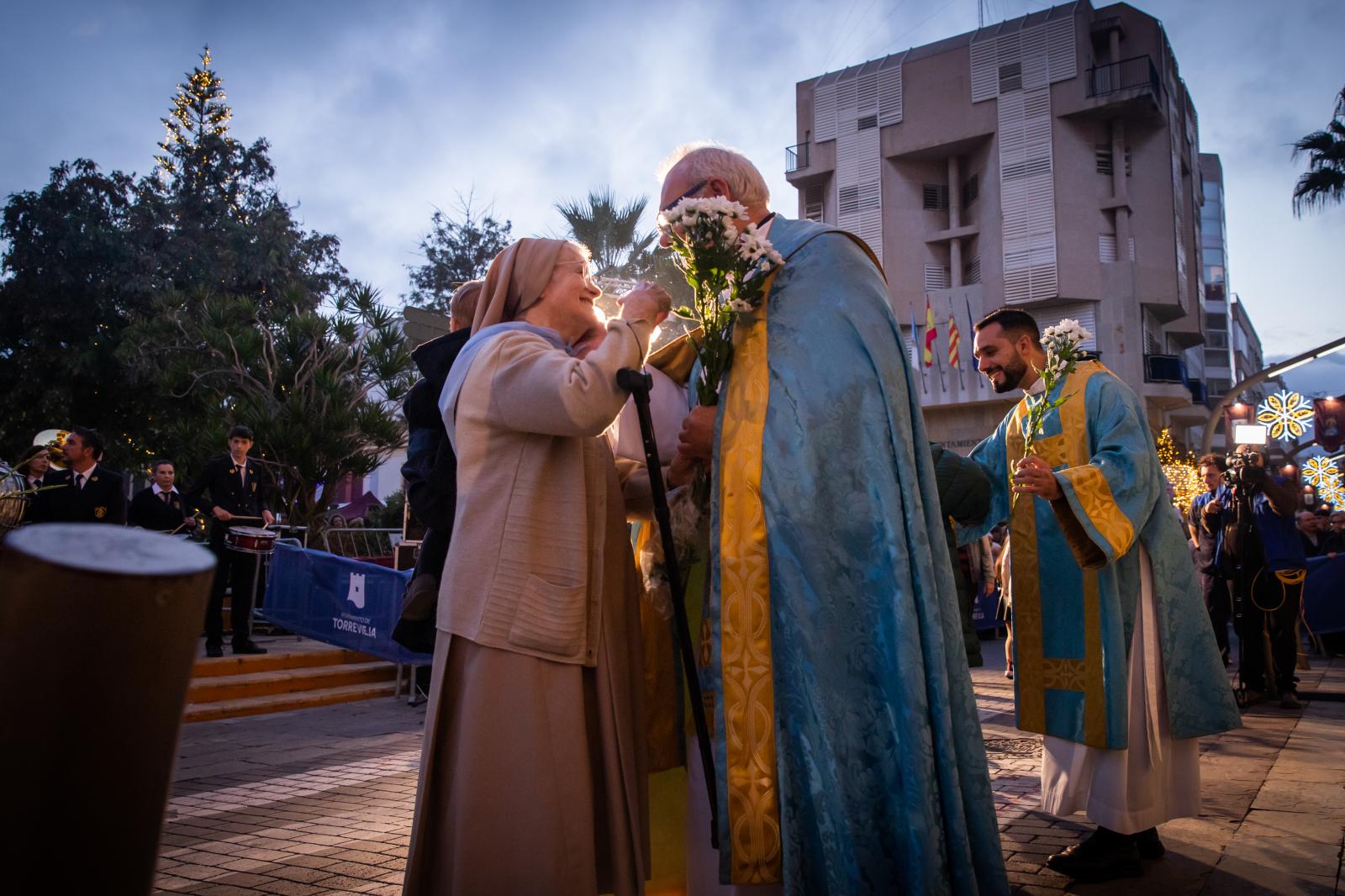 Las imágenes de la ofrenda floral a la Purísima en Torrevieja