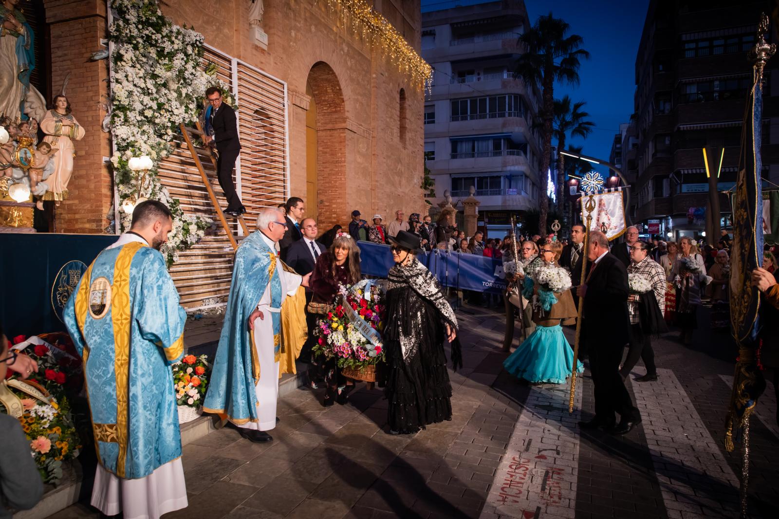 Las imágenes de la ofrenda floral a la Purísima en Torrevieja