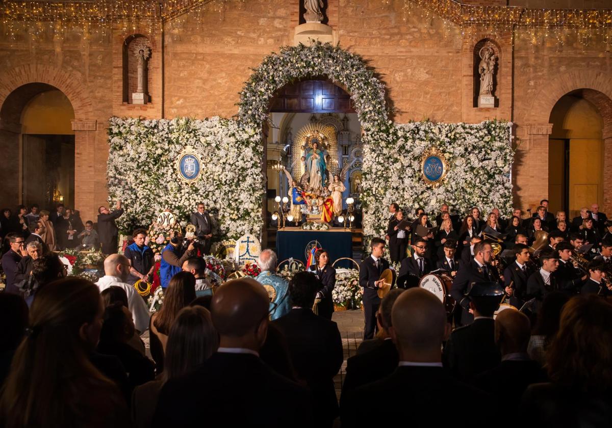 Las imágenes de la ofrenda floral a la Purísima en Torrevieja