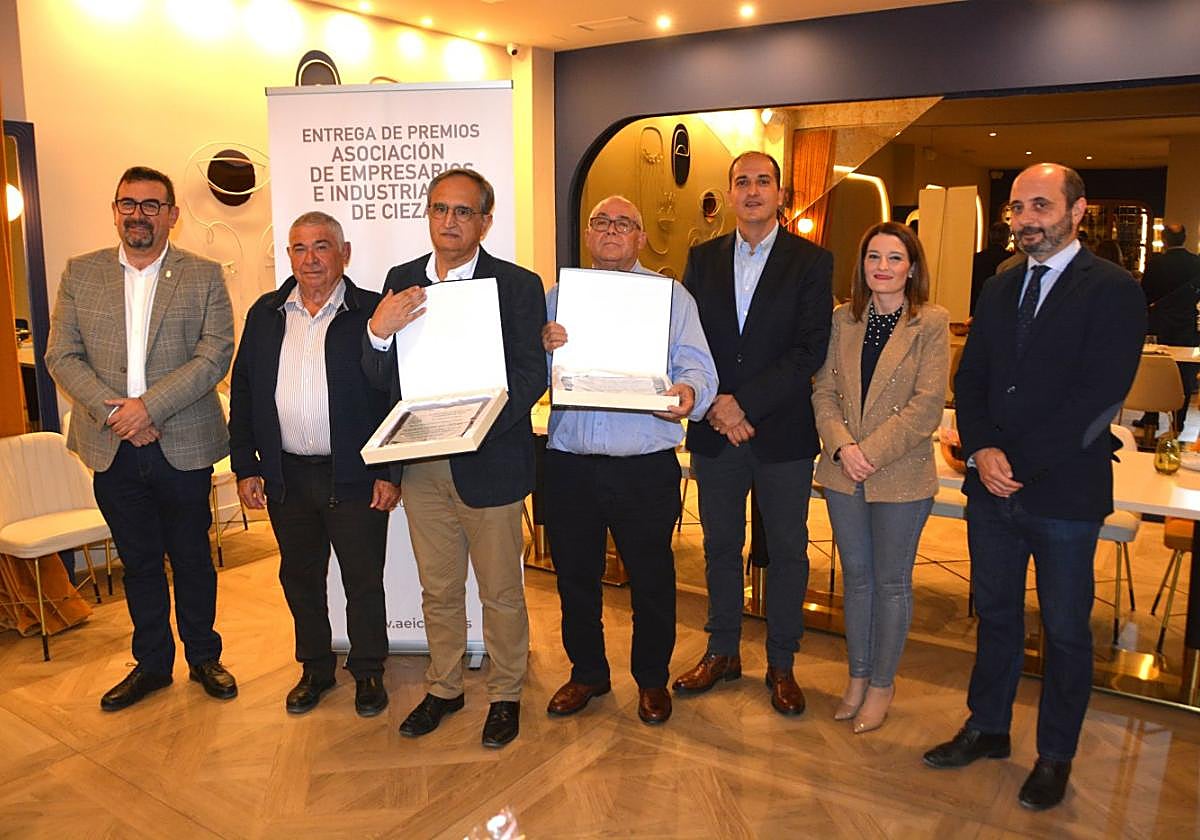Foto de familia tras la entrega de los premios.