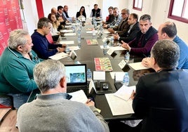 Los representantes del sector reunidos esta mañana en Mercamurcia.