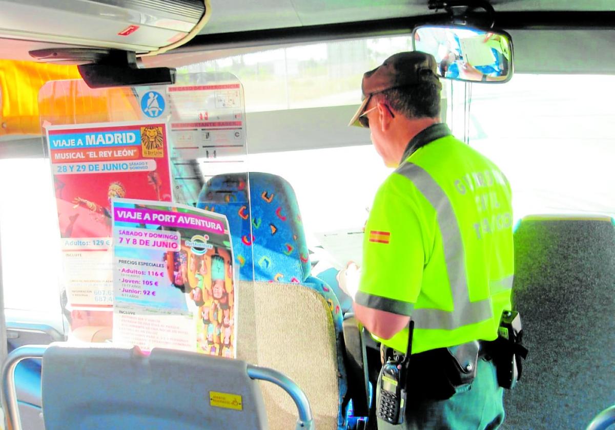Tráfico descubre infracciones en seis de cada diez autobuses escolares en la Región de Murcia
